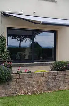 Semina Life awning with extended fabric shade