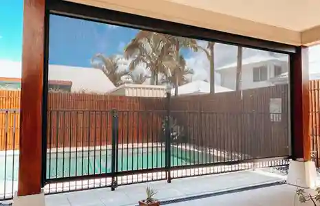 Available in Motorised & Manual Options