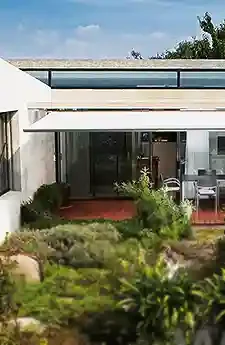 Canberra patio with modern Weinor Cassita awning installed